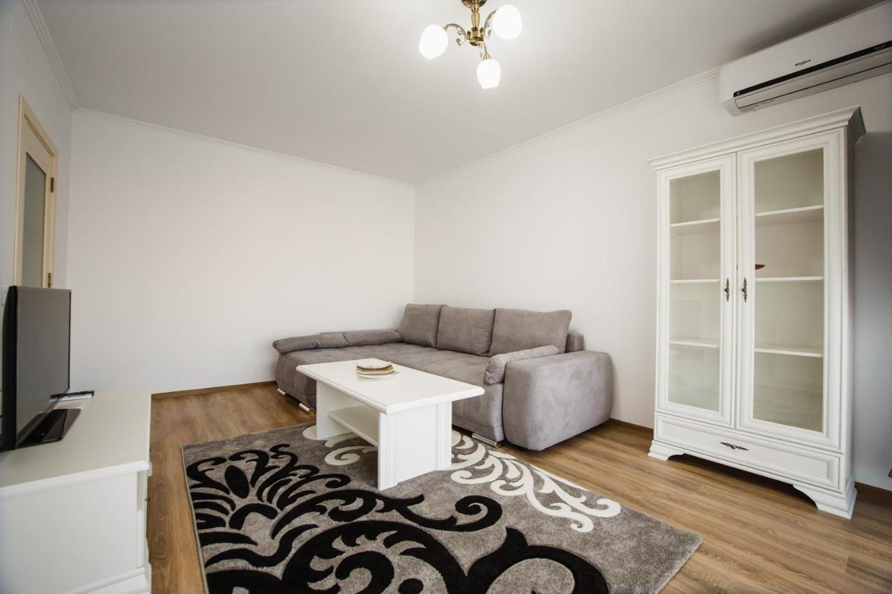 Bright & Elegant Central Apartment Oradea Exterior foto