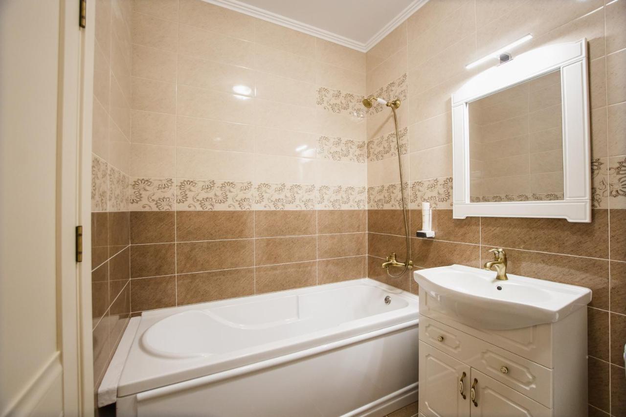 Bright & Elegant Central Apartment Oradea Exterior foto